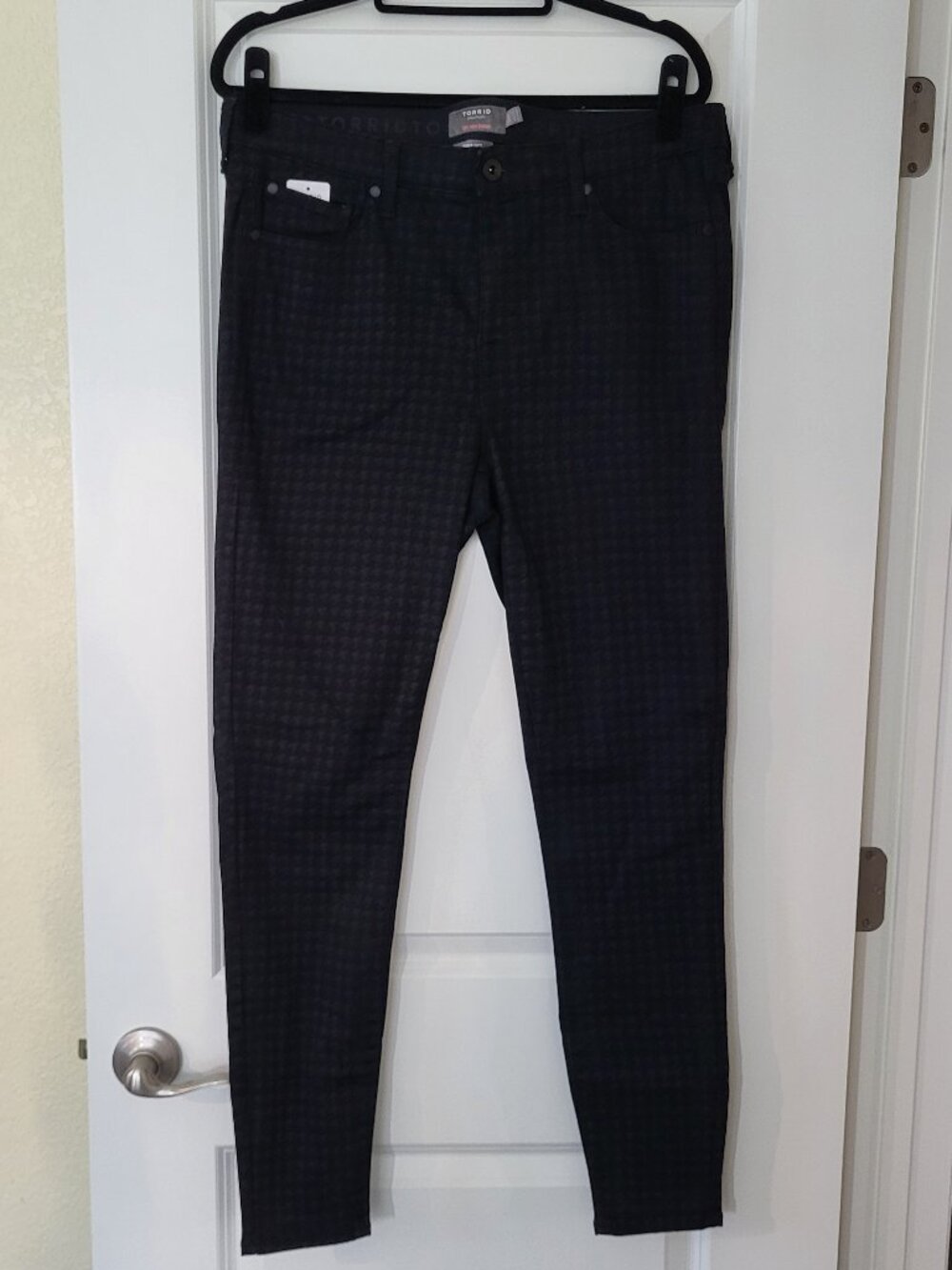 Torrid Sky High Skinny Jeans Black Houndstooth Super Soft High Rise 14-T NWT